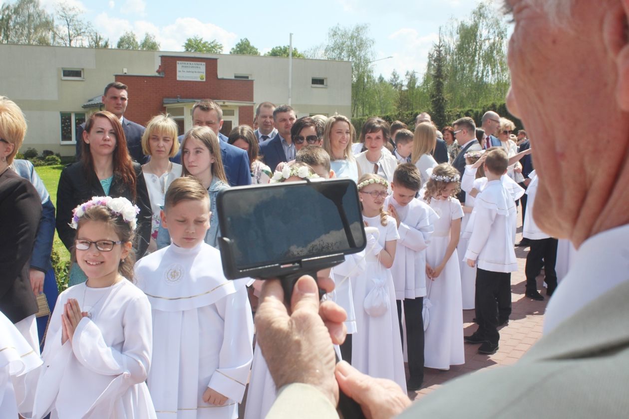 Pierwsza Komunia Święta w Parafii pw. św. Jadwigi Królowej - Autor: Mirosław Trembecki