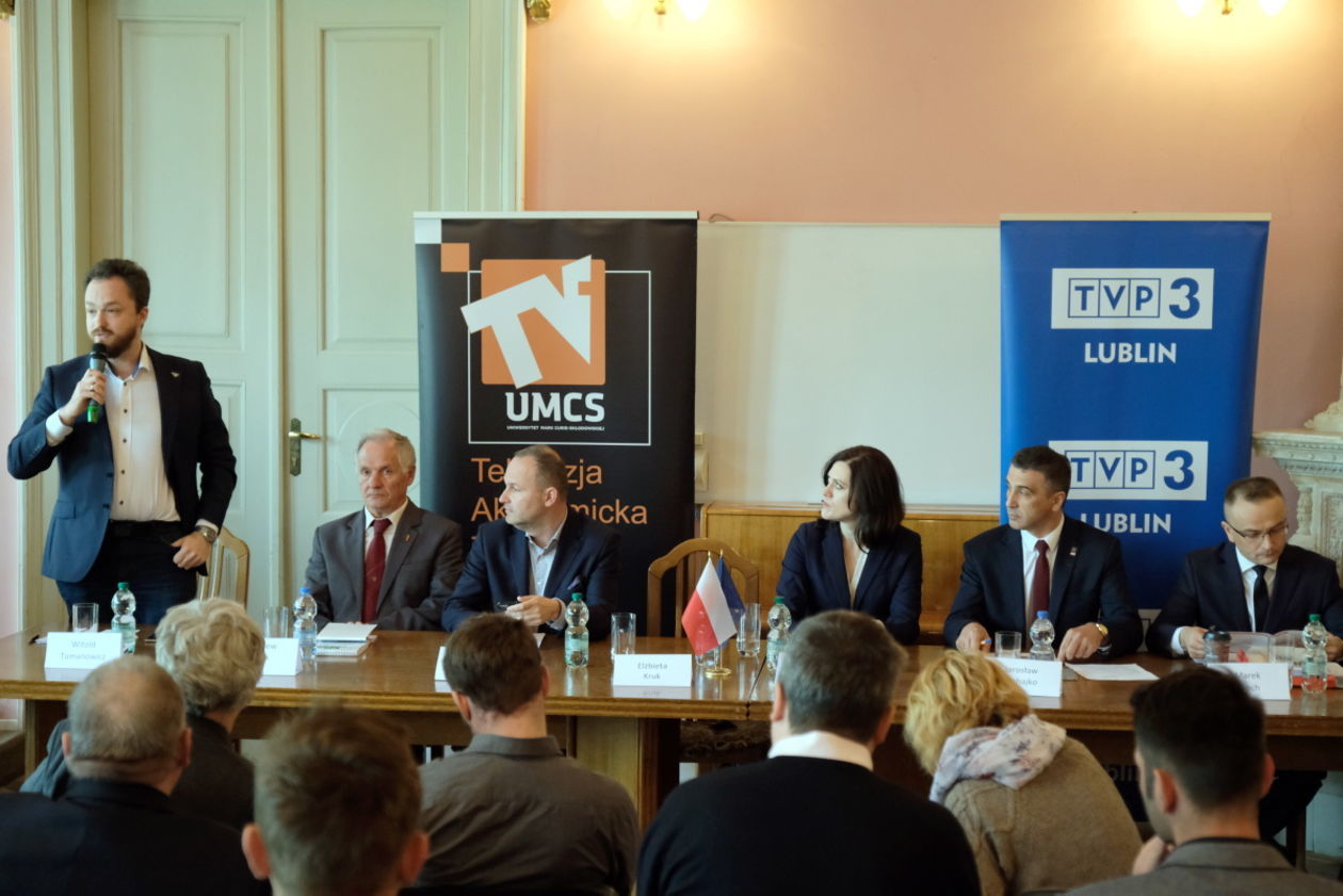  Wydział Politologii UMCS: debata kandydatów na posłów do europarlamentu (zdjęcie 1) - Autor: Maciej Kaczanowski