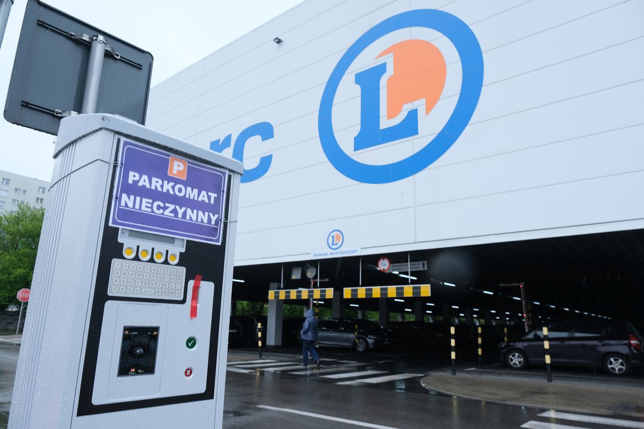  Parking supermarketu E.Leclerc przy ul. Zana w Lublinie (zdjęcie 1) - Autor: Maciej Kaczanowski