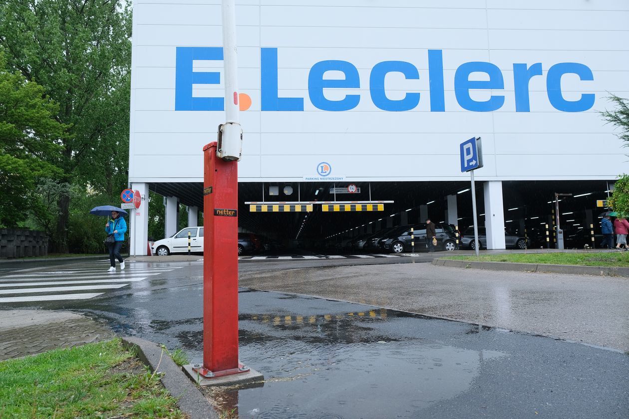  Parking supermarketu E.Leclerc przy ul. Zana w Lublinie (zdjęcie 1) - Autor: Maciej Kaczanowski