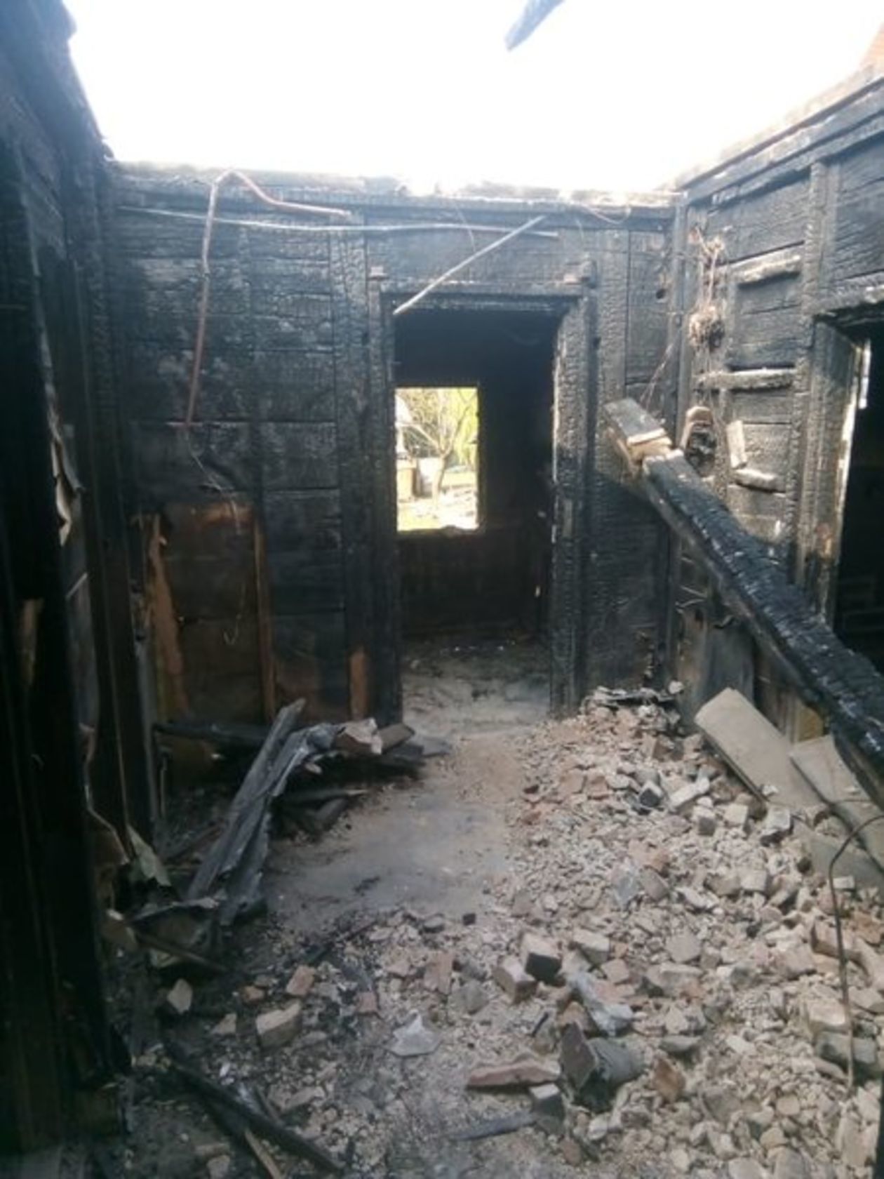  Pożar domu w Łukowie (zdjęcie 1) - Autor: Caritas Diecezji Siedleckiej