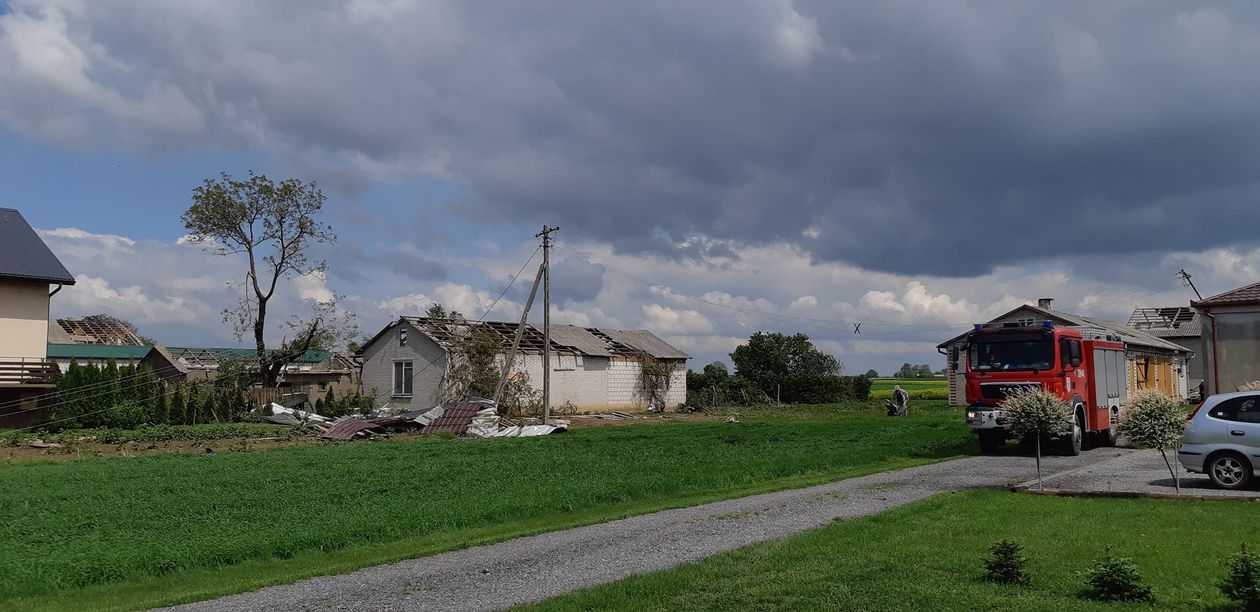  Trąba powietrzna w gm. Wojciechów (zdjęcie 1) - Autor: Marcin Sobczak