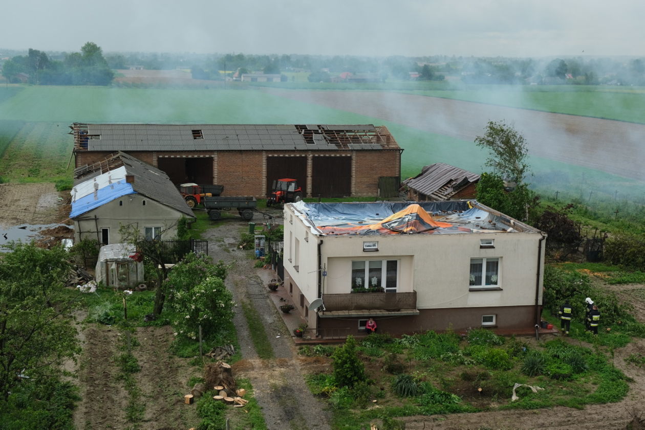  Skutki przejścia trąby powietrznej w gminie Wojciechów (zdjęcie 1) - Autor: Maciej Kaczanowski