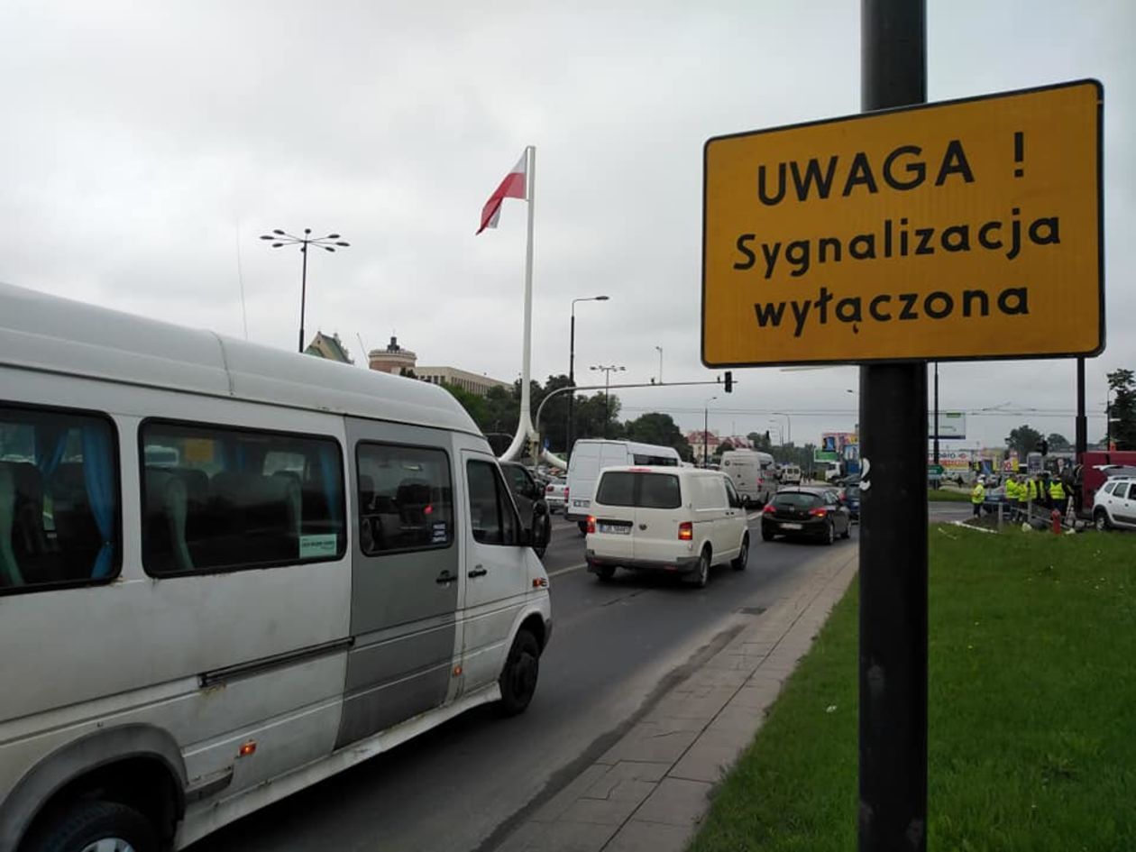  Utrudnienia drogowe na rondzie Dmowskiego w Lublinie (zdjęcie 1) - Autor: Dominik Smaga