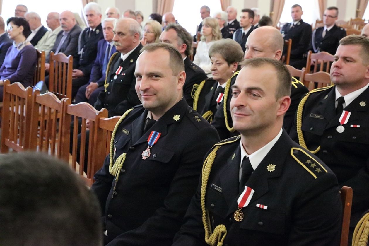  Puławscy strażacy z awansami i medalami (zdjęcie 1) - Autor: Sławomir Kłak