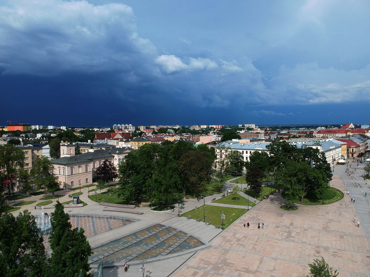  Burzowa chmura nad Lublinem (zdjęcie 1) - Autor: DW
