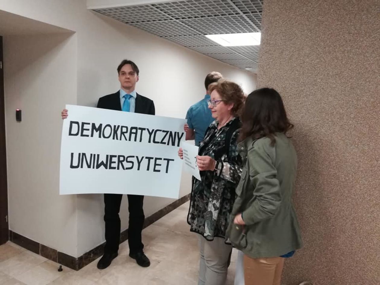  Protest w rektoracie UMCS (zdjęcie 1) - Autor: Tomasz Maciuszczak