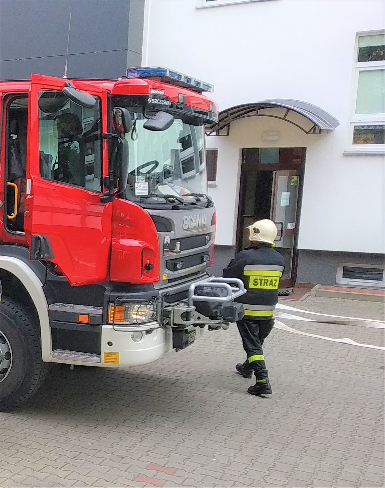  Ćwiczenia strażaków w akademiku (zdjęcie 1) - Autor: Wojciech Zakrzewski