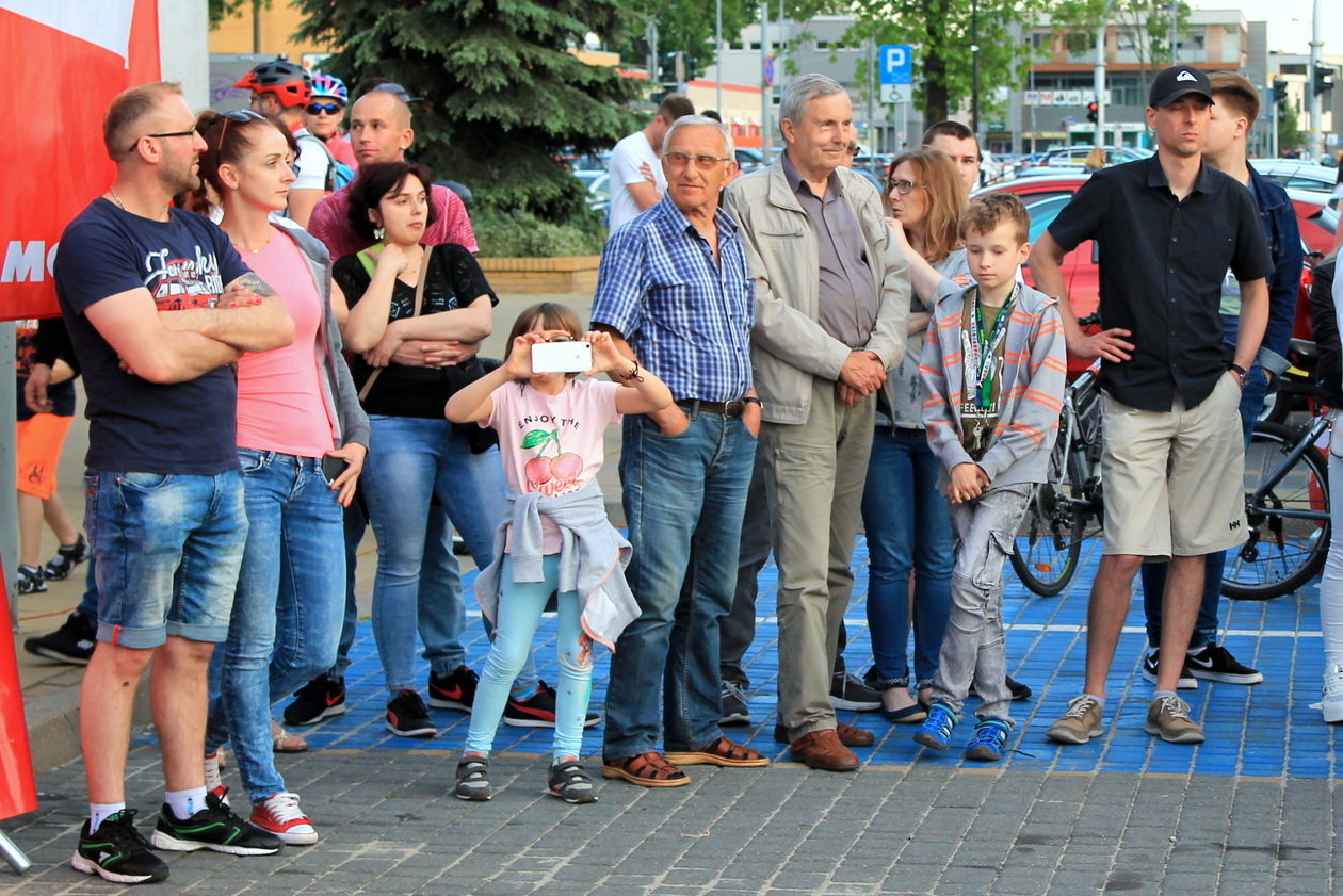  Trwa Rajd Nadwiślański, ceremonia przy Ratuszu (zdjęcie 1) - Autor: Radosław Szczęch