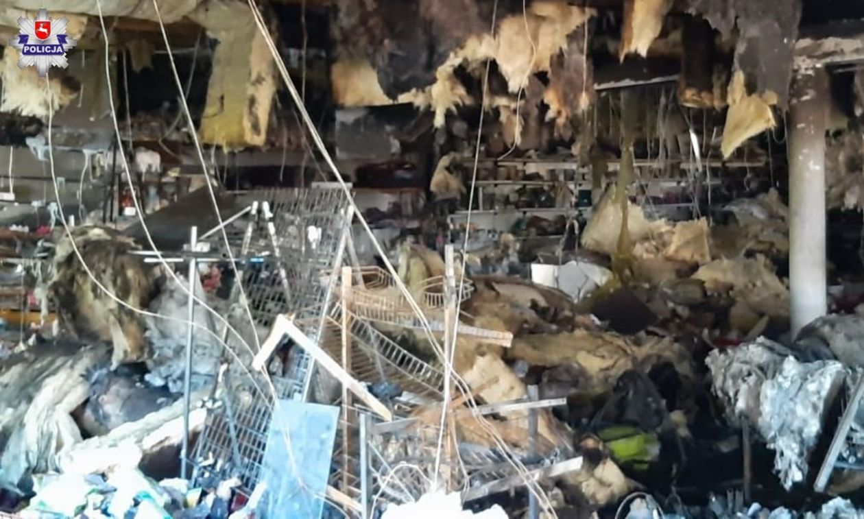  Ogromne straty po pożarze sklepu w Hrubieszowie (zdjęcie 1) - Autor: Policja
