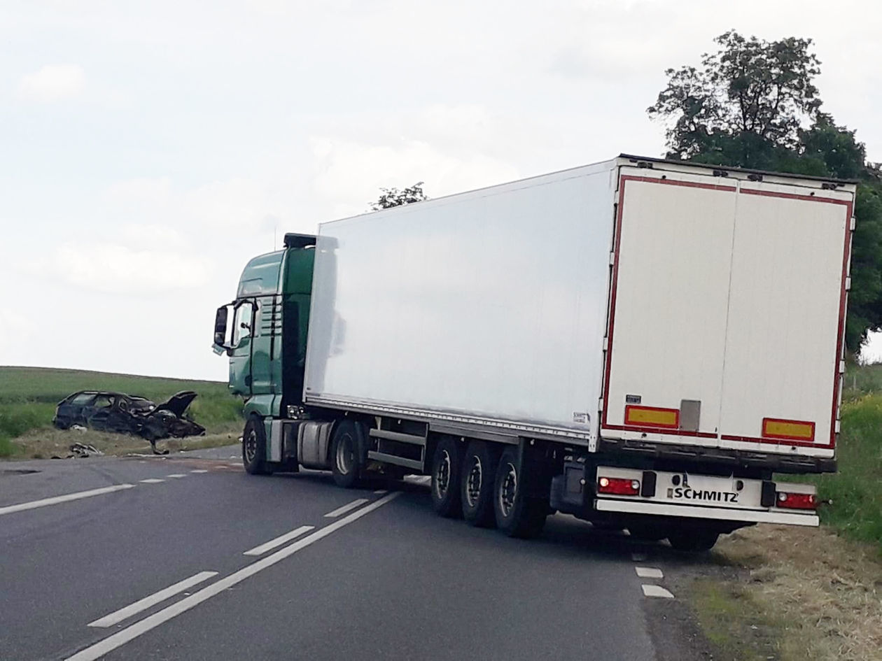  Wypadek między Końskowolą a Kurowem (zdjęcie 1) - Autor: Radosław Szczęch