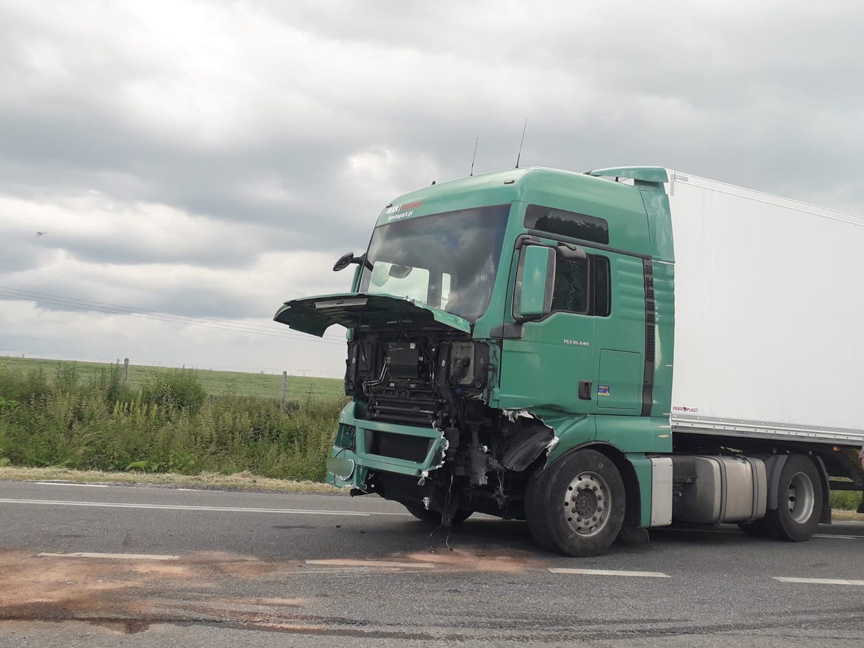  Wypadek między Końskowolą a Kurowem (zdjęcie 1) - Autor: Radosław Szczęch