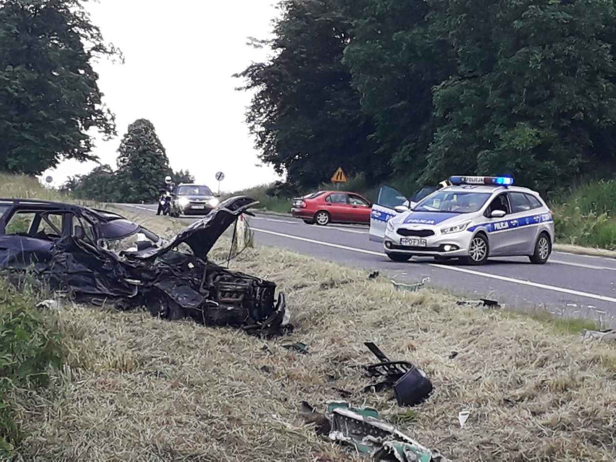  Wypadek między Końskowolą a Kurowem (zdjęcie 1) - Autor: Radosław Szczęch