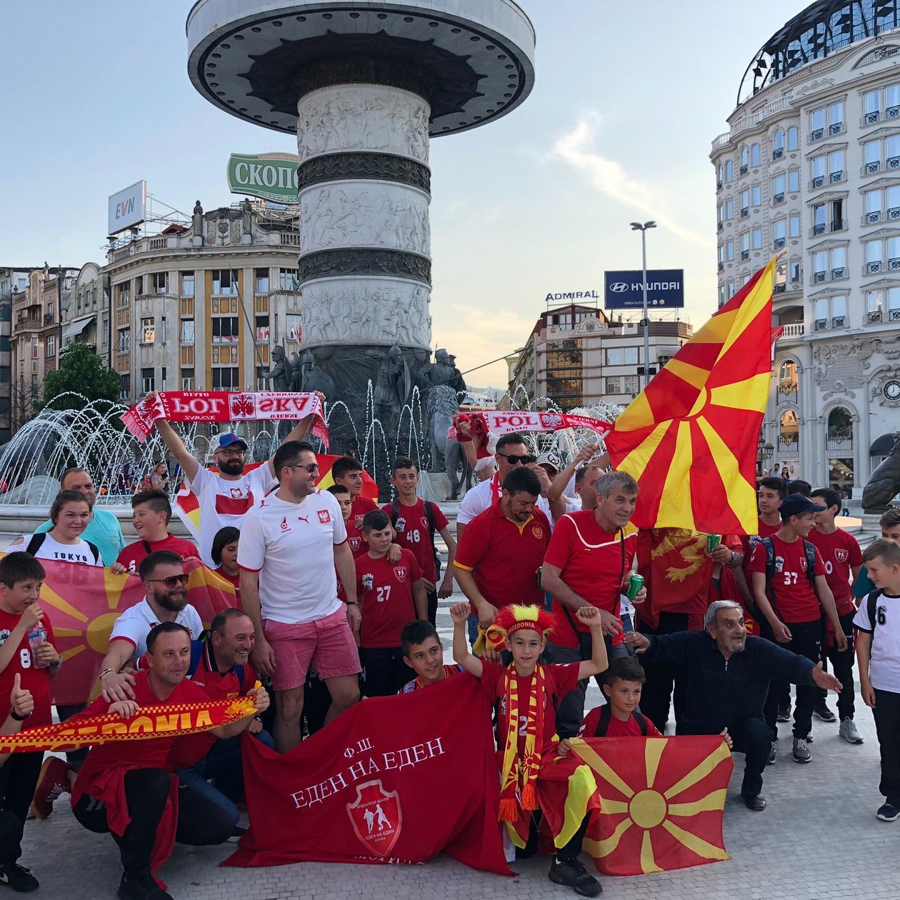 Lubelscy kibice reprezentacji Polski przed meczem w Skopje