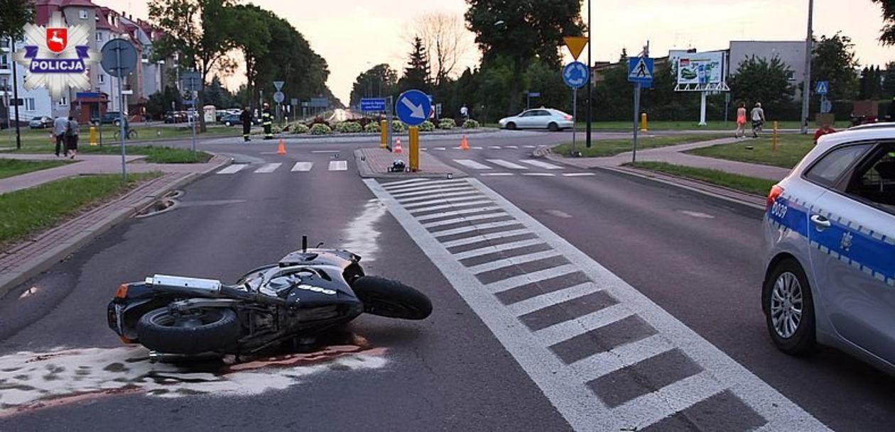  Radzyń Podlaski: Motocyklista uderzył w znak drogowy (zdjęcie 1) - Autor: Policja