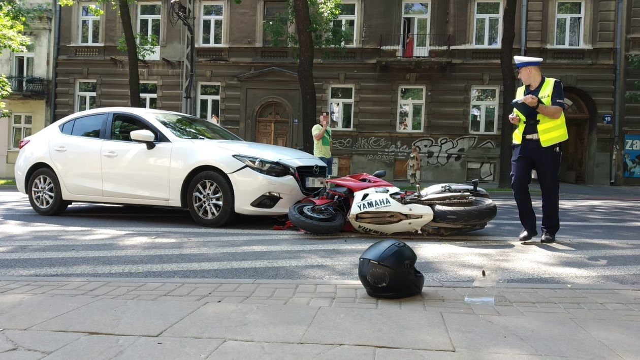 Wypadek na ul. Wyszyńskiego. Zderzenie trzech aut i motocykla