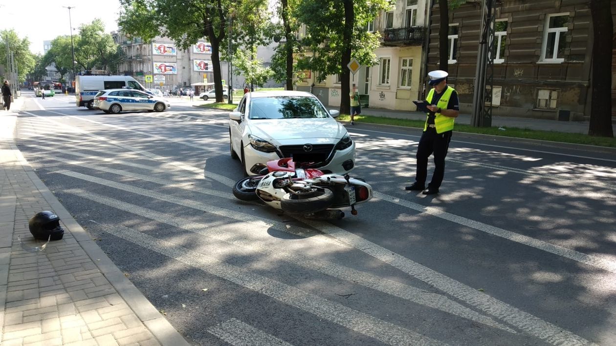  Wypadek na ul. Wyszyńskiego. Zderzenie trzech aut i motocykla (zdjęcie 1) - Autor: Łukasz Minkiewicz