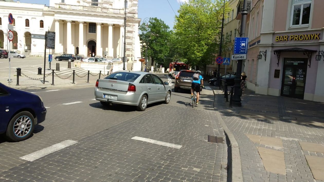  Wypadek na ul. Wyszyńskiego. Zderzenie trzech aut i motocykla (zdjęcie 1) - Autor: Łukasz Minkiewicz