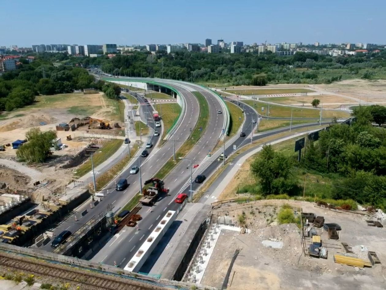  <p>Nowy wiadukt łączący ul. Diamentową z Krochmalną</p>