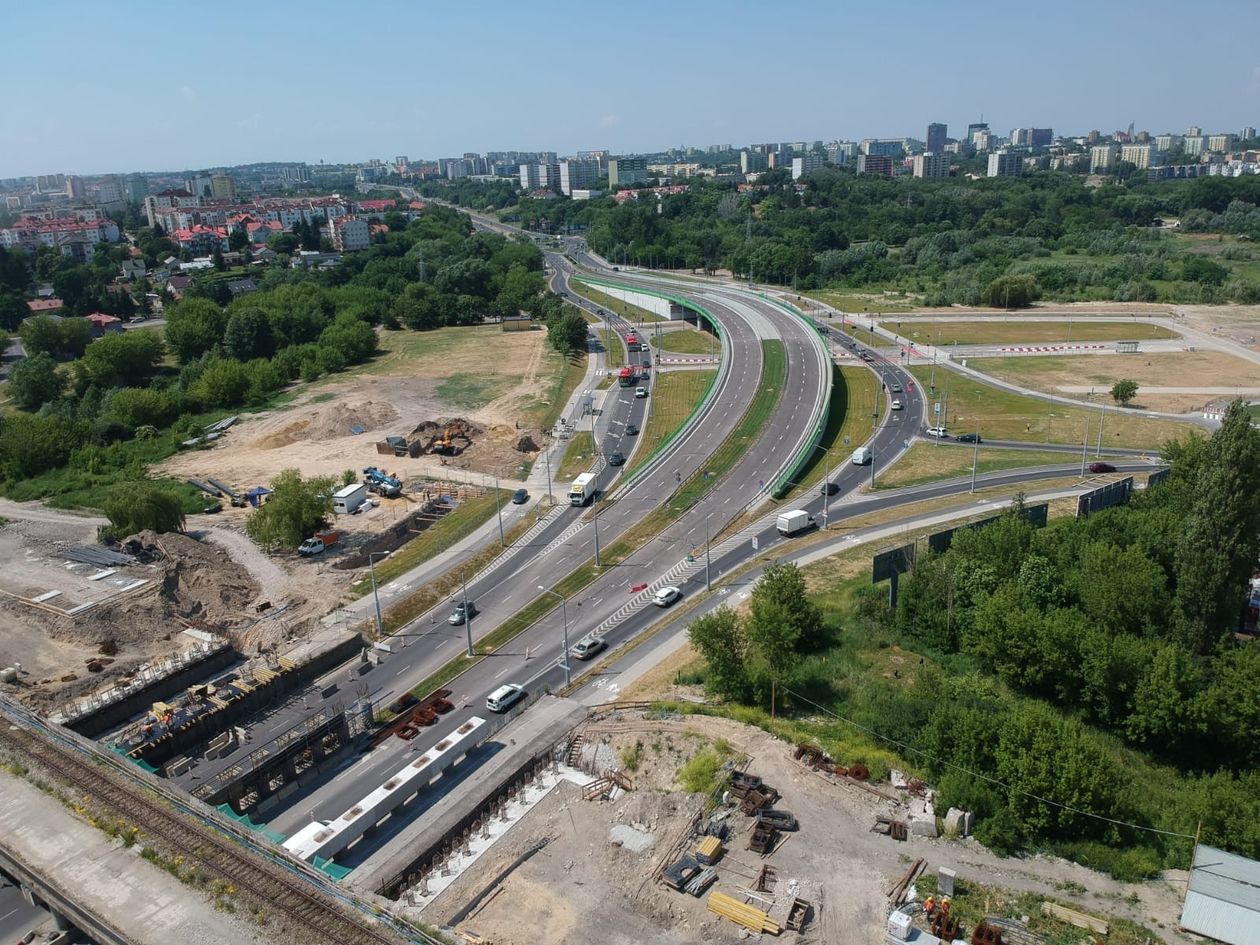  <p>Nowy wiadukt łączący ul. Diamentową z Krochmalną</p>