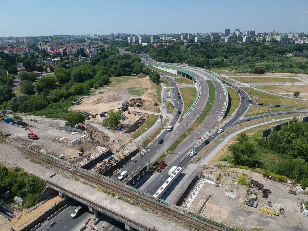  <p>Nowy wiadukt łączący ul. Diamentową z Krochmalną</p>