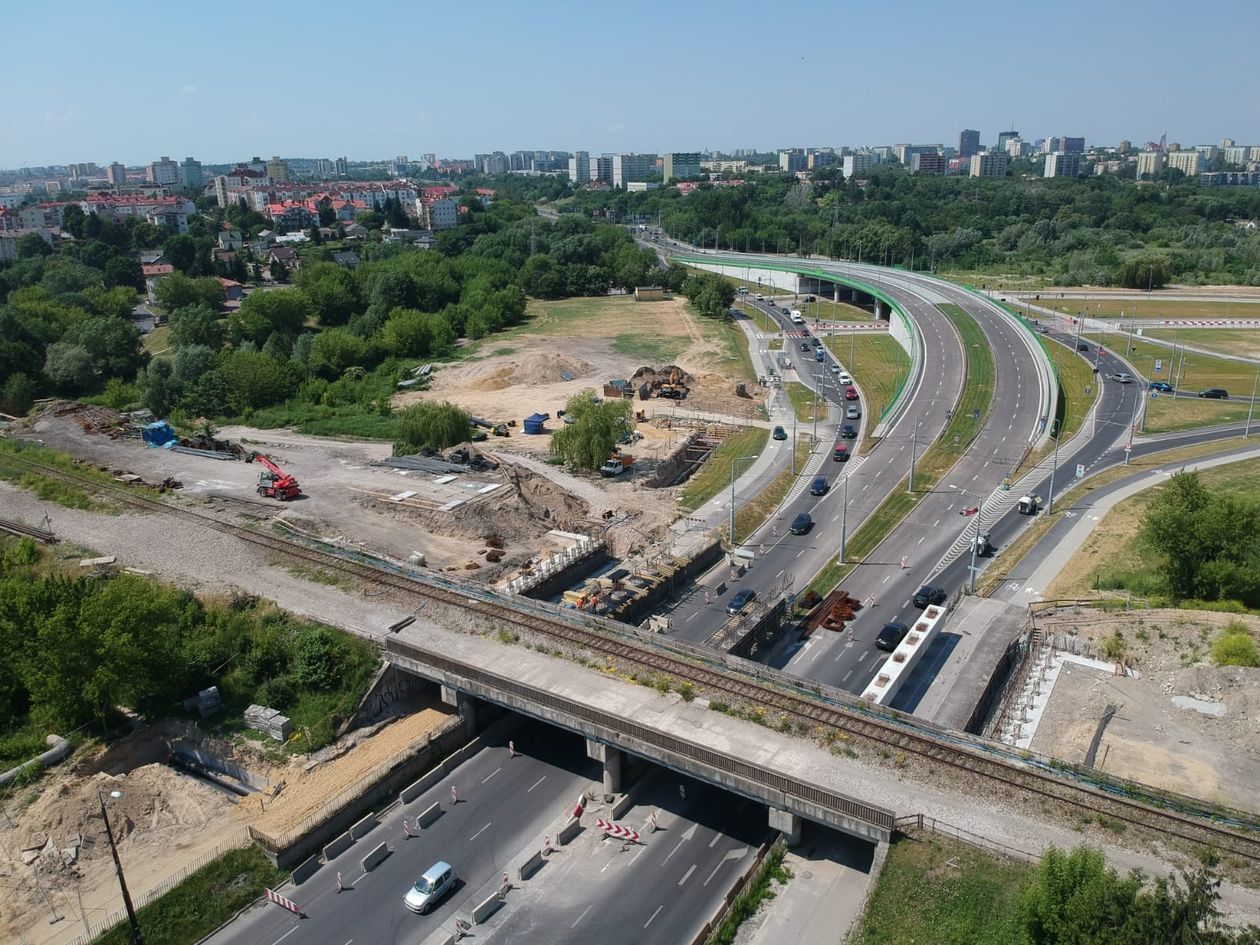  <p>Nowy wiadukt łączący ul. Diamentową z Krochmalną</p>