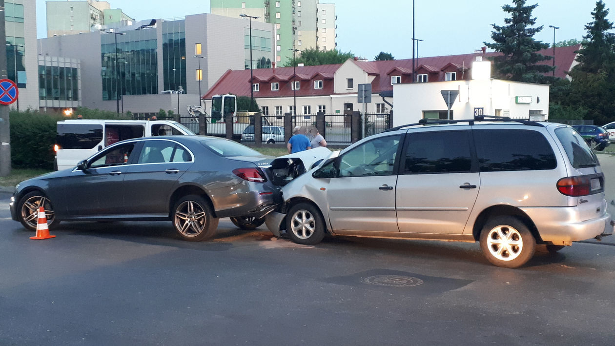  Wypadek na ul. Głębokiej w Lublinie (zdjęcie 1) - Autor: Krzysztof Mazur