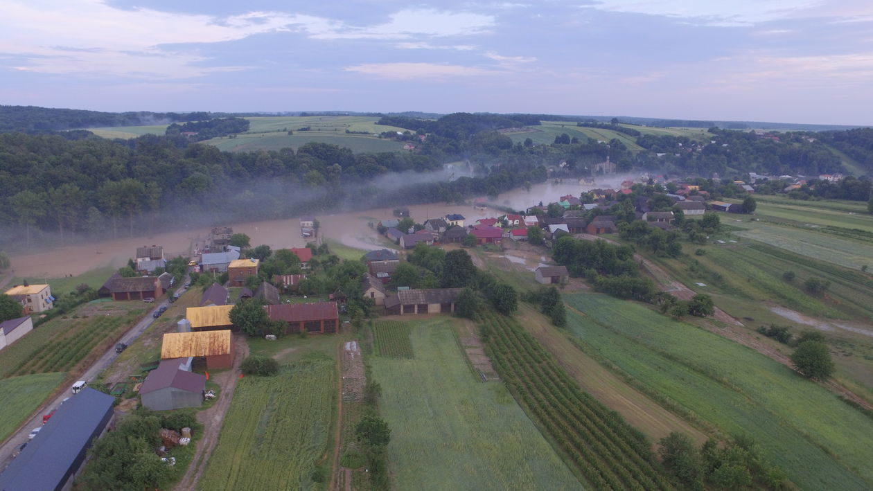  Wierzchowiska Pierwsze i Drugie po ogromnej ulewie (zdjęcie 1) - Autor: Hubert Ryfiński