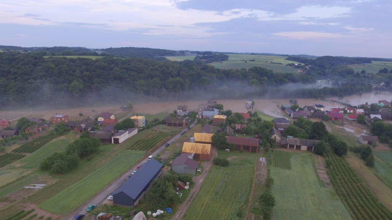  Wierzchowiska Pierwsze i Drugie po ogromnej ulewie (zdjęcie 1) - Autor: Hubert Ryfiński