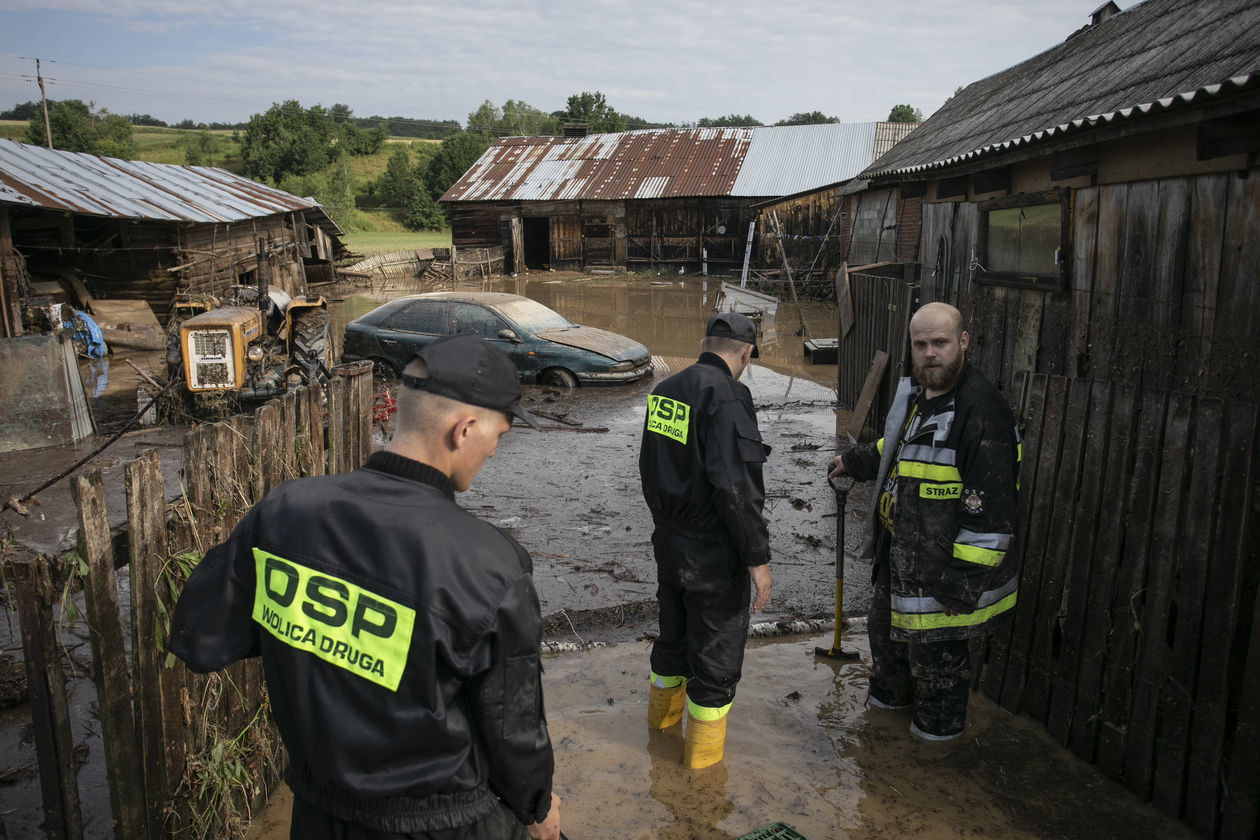  Wierzchowiska w gminie Modliborzyce zalane po ulewie (zdjęcie 1) - Autor: Jacek Szydłowski