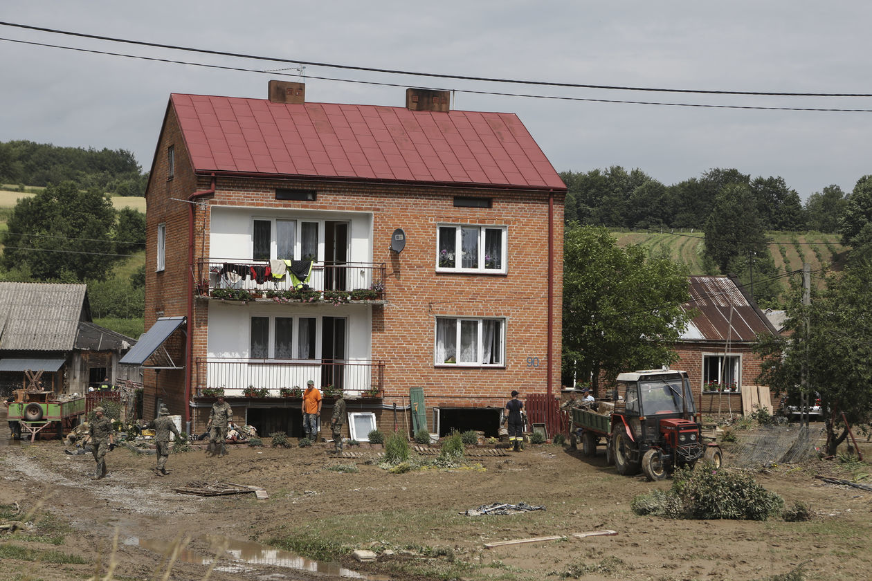  Wierzchowiska w gminie Modliborzyce zalane po ulewie (zdjęcie 1) - Autor: Jacek Szydłowski