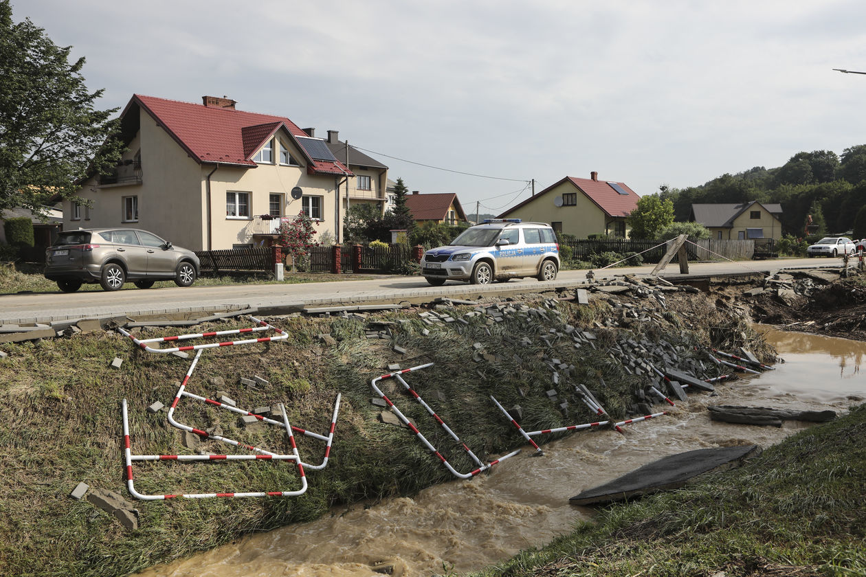  Wierzchowiska w gminie Modliborzyce zalane po ulewie (zdjęcie 1) - Autor: Jacek Szydłowski