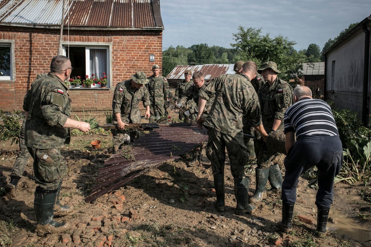  Wierzchowiska w gminie Modliborzyce zalane po ulewie (zdjęcie 1) - Autor: DWOT