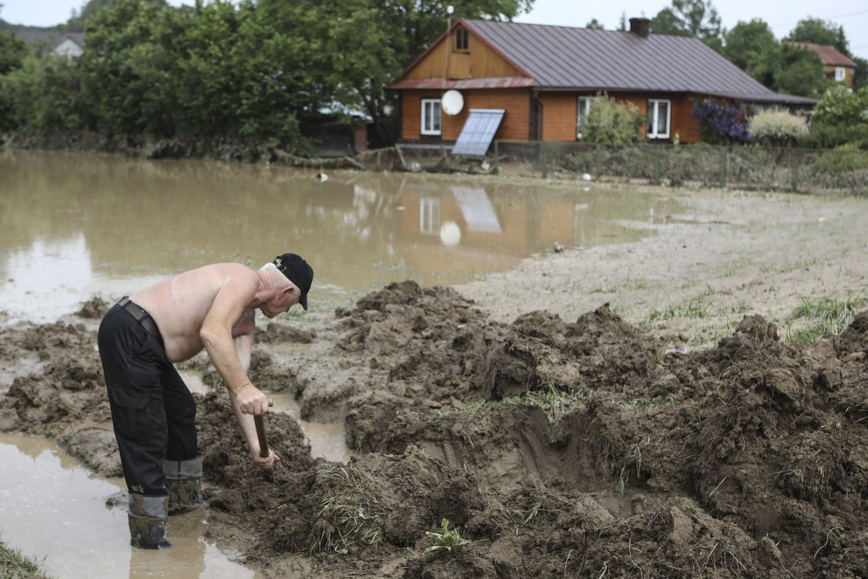  Wierzchowiska w gminie Modliborzyce zalane po ulewie (zdjęcie 1) - Autor: Jacek Szydłowski