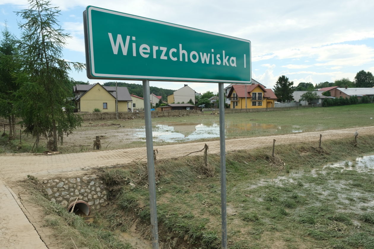  Wierzchowiska w gminie Modliborzyce: wielkie sprzątanie po ulewie (zdjęcie 1) - Autor: Maciej Kaczanowski