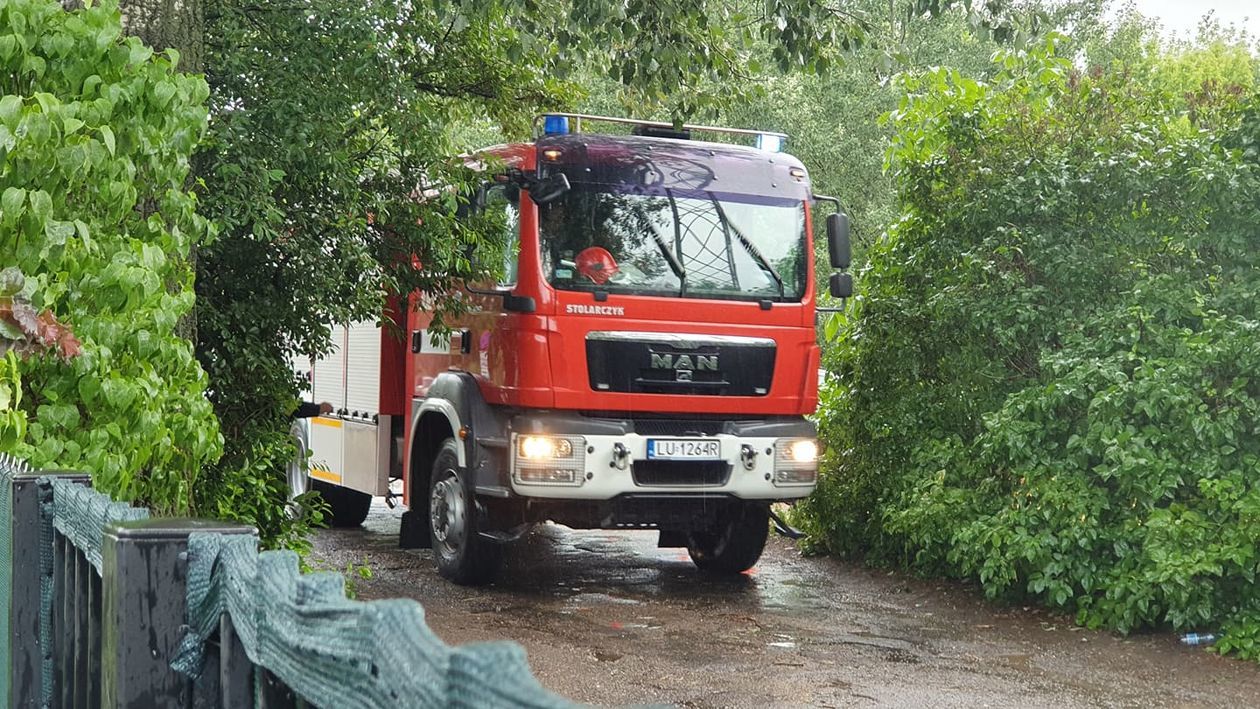  <p>Akcja strażak&oacute;w przy ul. Mackiewicza. Zalany parking podziemny</p>