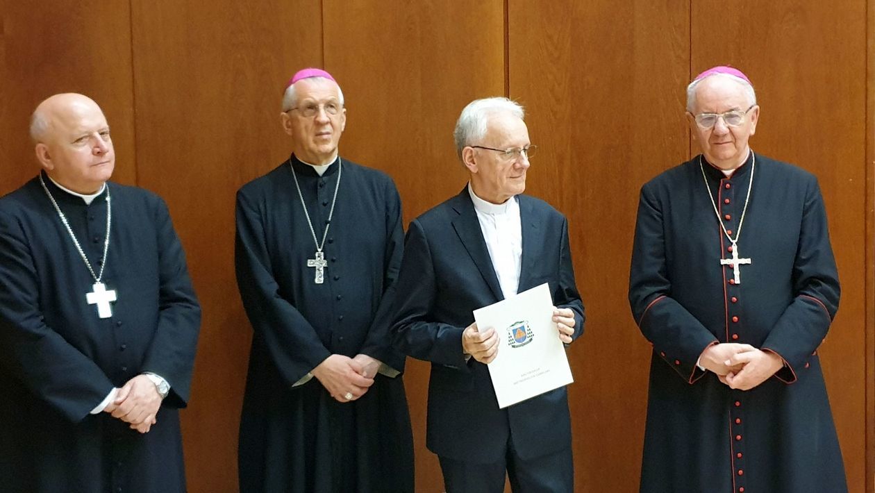  Spotkanie kapłanów archidiecezji lubelskiej z abp. Stanisławem Budzikiem (zdjęcie 1) - Autor: Archidiecezja Lubelska