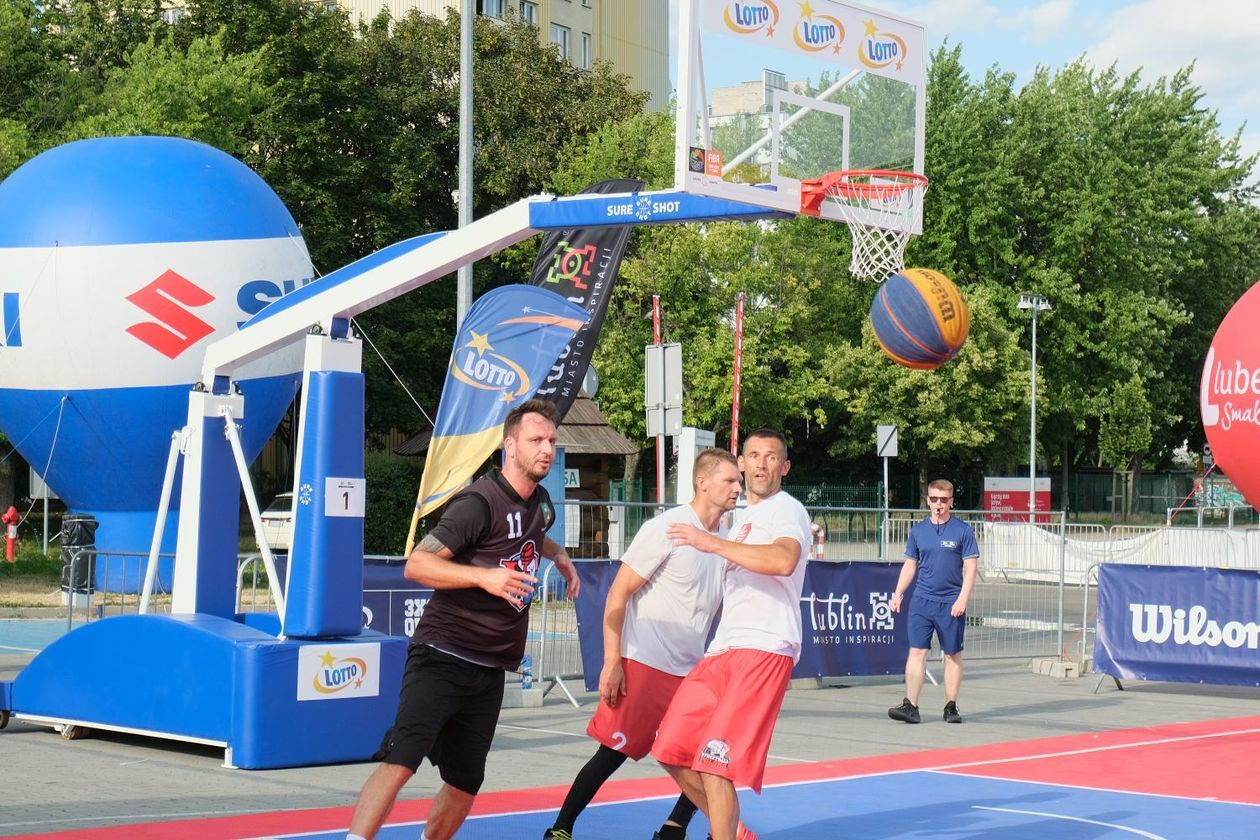  Turniej streetball przed halą na Globusie (zdjęcie 1) - Autor: Maciej Kaczanowski