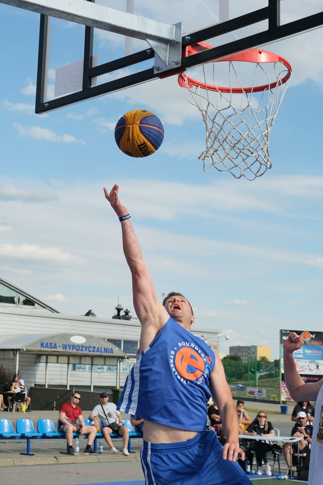  Turniej streetball przed halą na Globusie (zdjęcie 1) - Autor: Maciej Kaczanowski