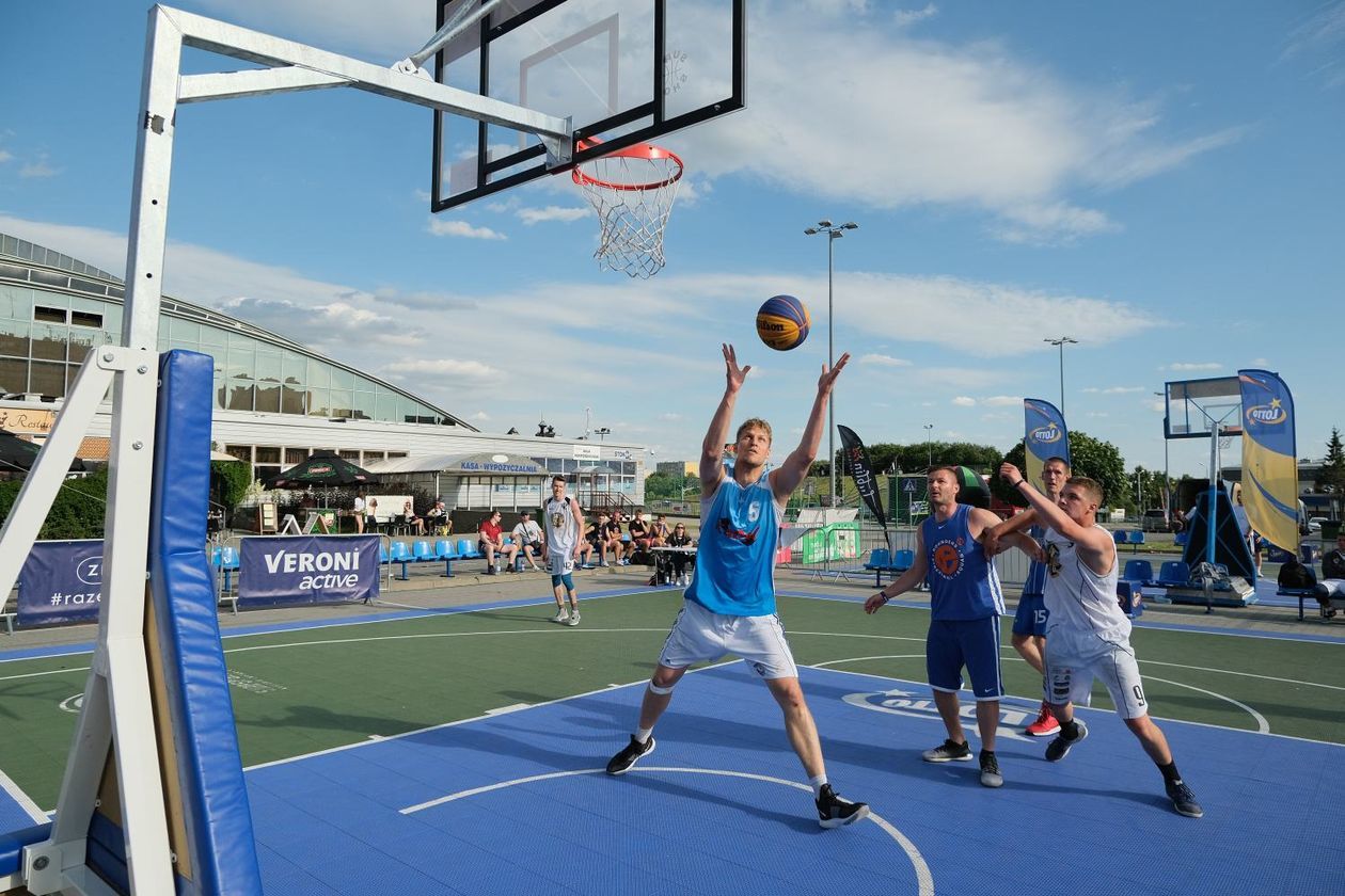 Turniej streetball przed halą na Globusie - Autor: Maciej Kaczanowski