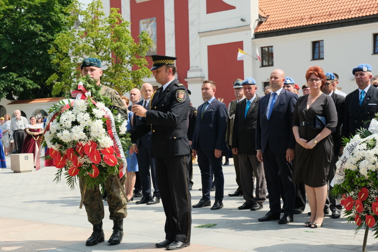  450 lecie Unii Lubelskiej: korowód renesansowy i złożenie kwiatów przed pomnikiem (zdjęcie 1) - Autor: Maciej Kaczanowski