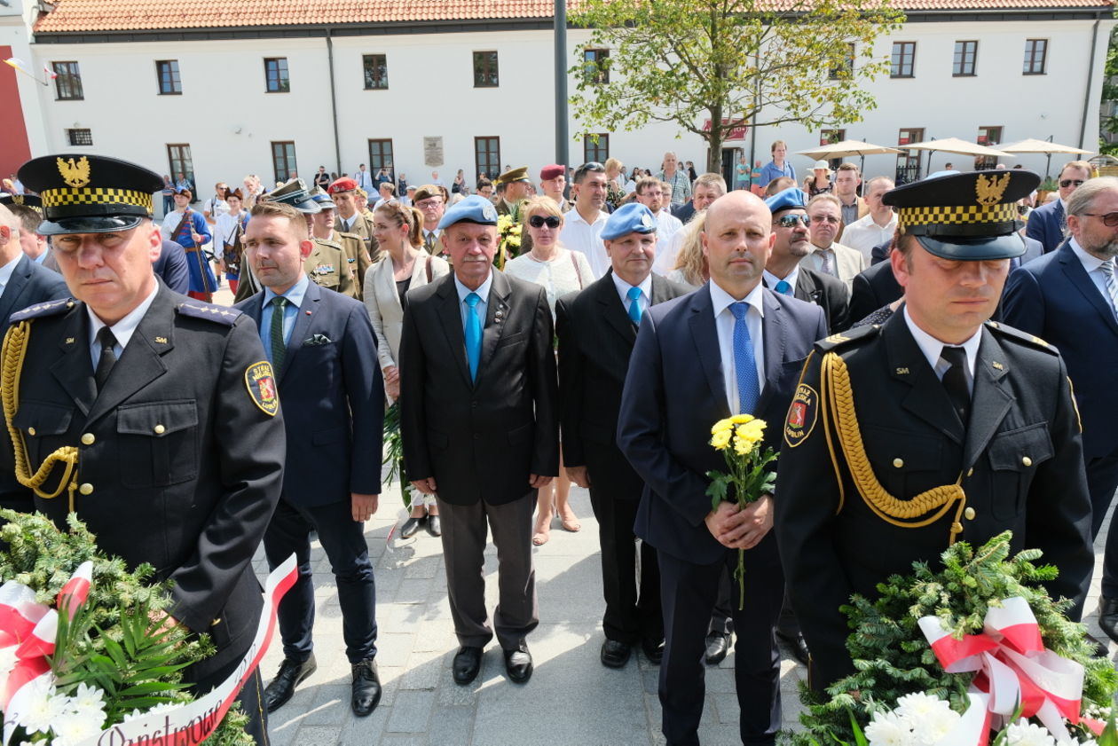  450 lecie Unii Lubelskiej: korowód renesansowy i złożenie kwiatów przed pomnikiem (zdjęcie 1) - Autor: Maciej Kaczanowski