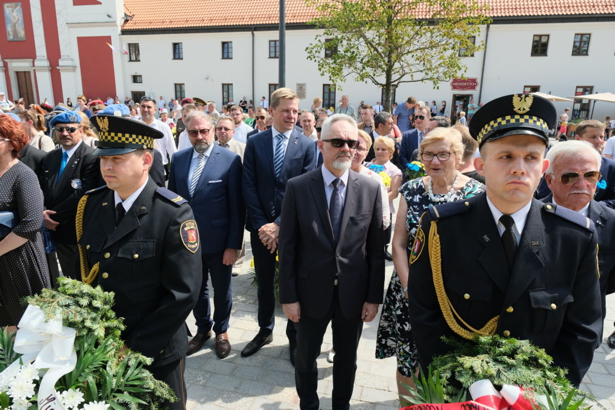  450 lecie Unii Lubelskiej: korowód renesansowy i złożenie kwiatów przed pomnikiem (zdjęcie 1) - Autor: Maciej Kaczanowski