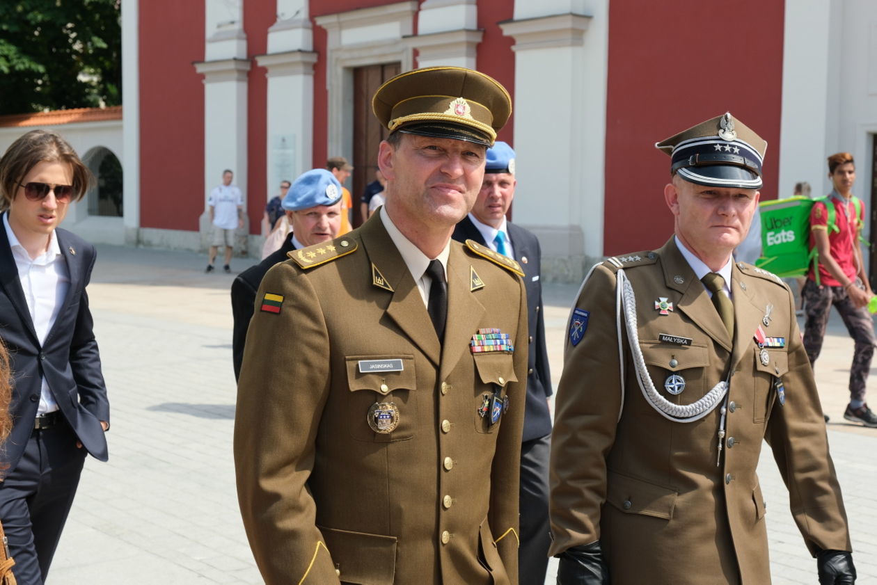  450 lecie Unii Lubelskiej: korowód renesansowy i złożenie kwiatów przed pomnikiem (zdjęcie 1) - Autor: Maciej Kaczanowski