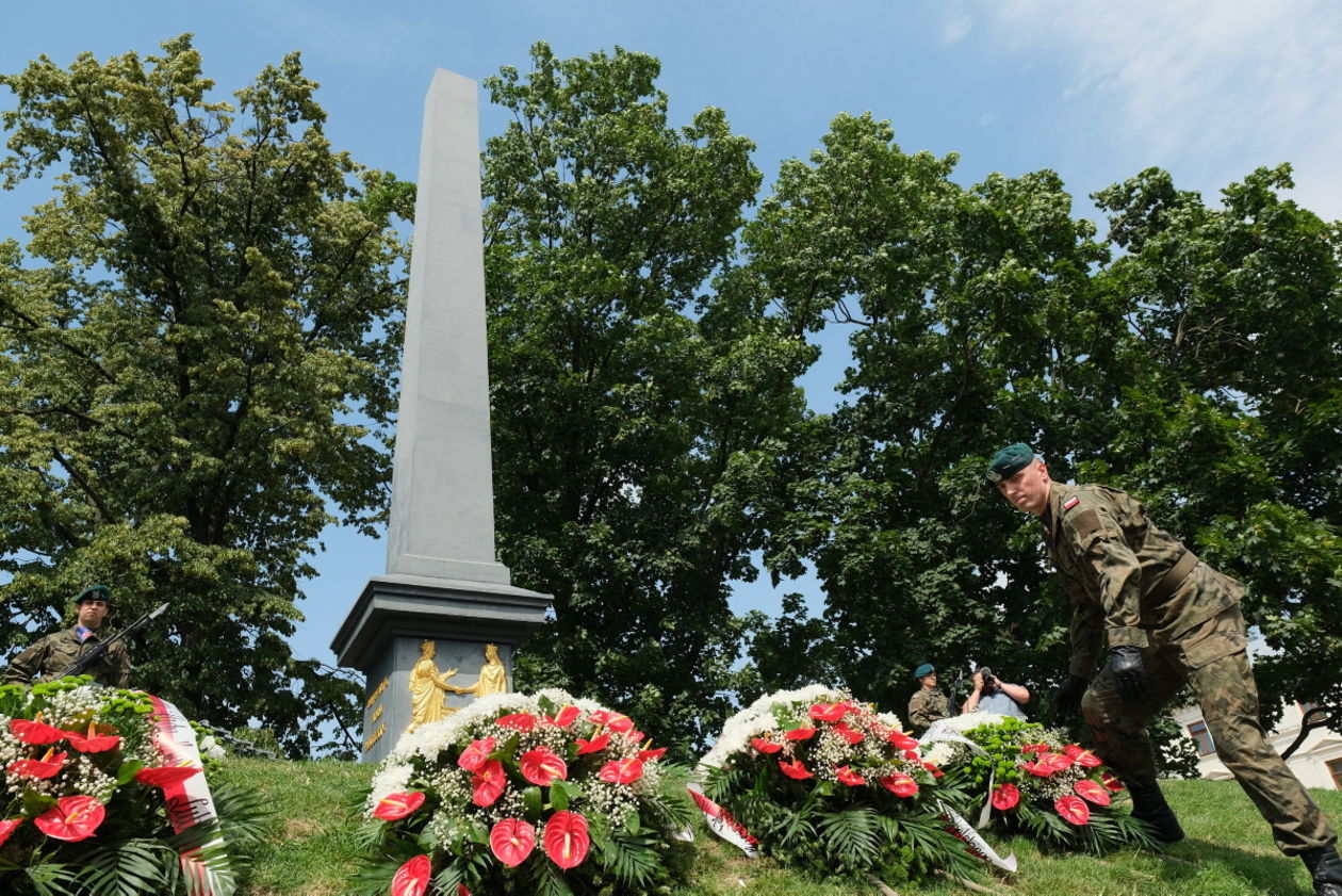  450 lecie Unii Lubelskiej: korowód renesansowy i złożenie kwiatów przed pomnikiem (zdjęcie 1) - Autor: Maciej Kaczanowski