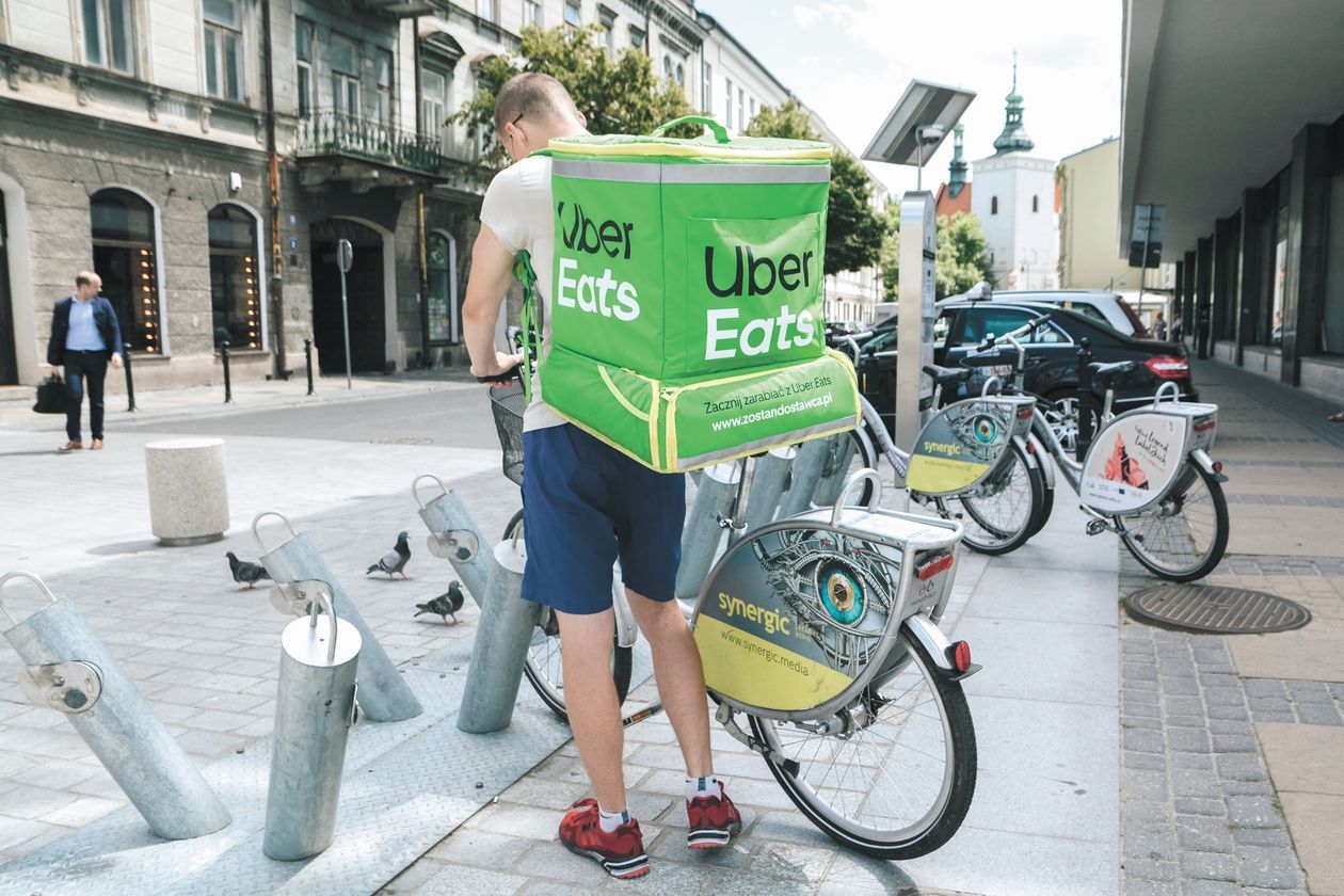  Uber Eats. Zielone torby muszą pozsiadać (zdjęcie 1) - Autor: Krzysztof Mazur