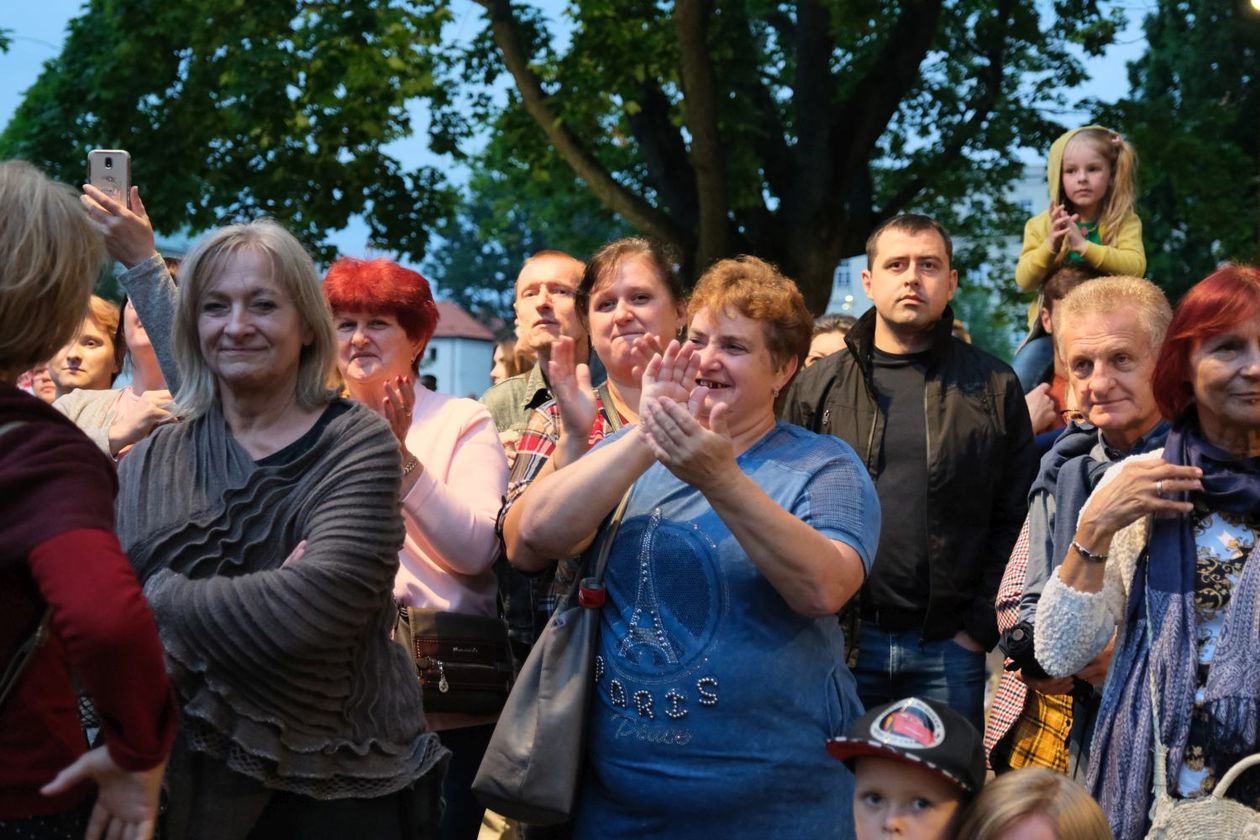  Plac Litewski - scena taneczna: brzmienia litewskie, białoruskie i ukraińskie (zdjęcie 1) - Autor: Maciej Kaczanowski