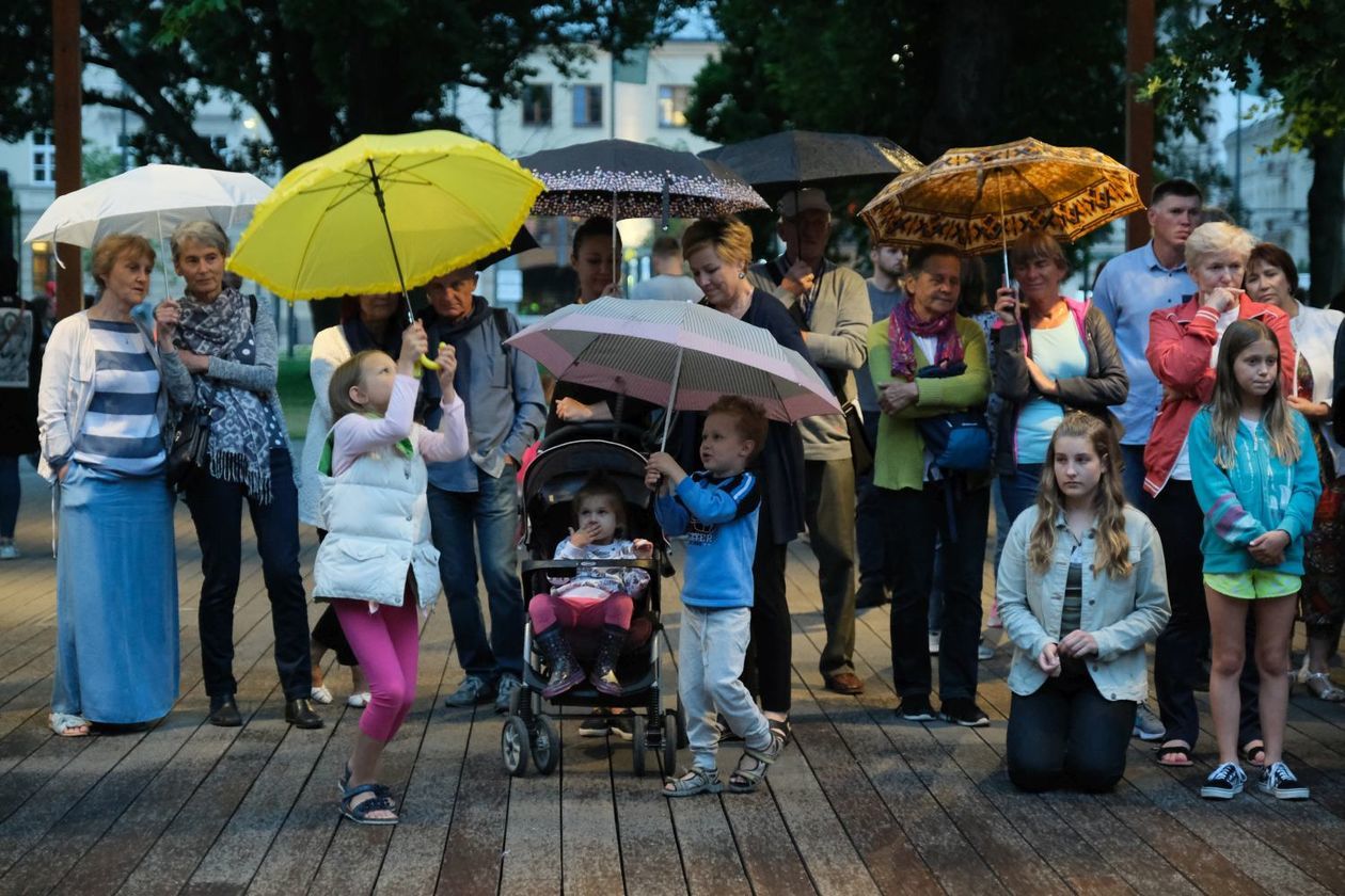  Plac Litewski - scena taneczna: brzmienia litewskie, białoruskie i ukraińskie (zdjęcie 1) - Autor: Maciej Kaczanowski