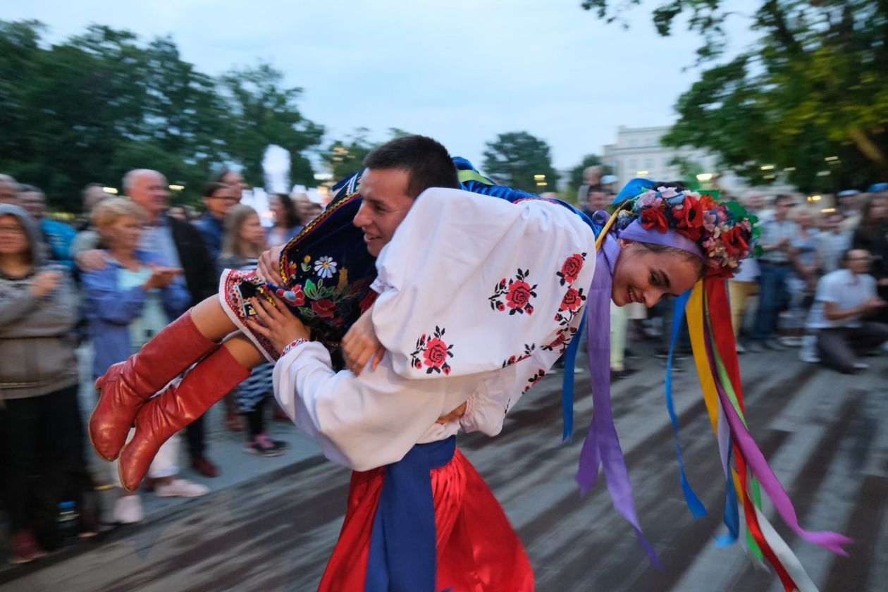  Plac Litewski - scena taneczna: brzmienia litewskie, białoruskie i ukraińskie (zdjęcie 1) - Autor: Maciej Kaczanowski