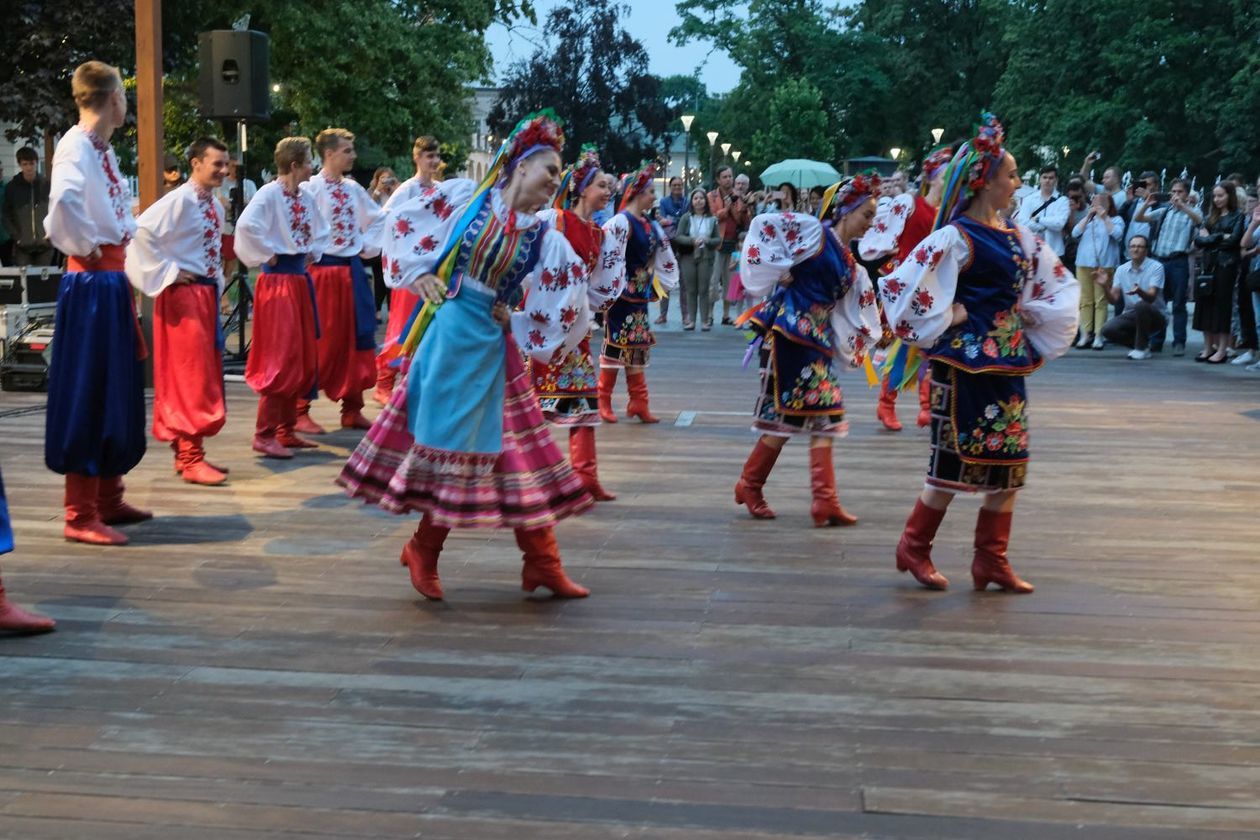  Plac Litewski - scena taneczna: brzmienia litewskie, białoruskie i ukraińskie (zdjęcie 1) - Autor: Maciej Kaczanowski